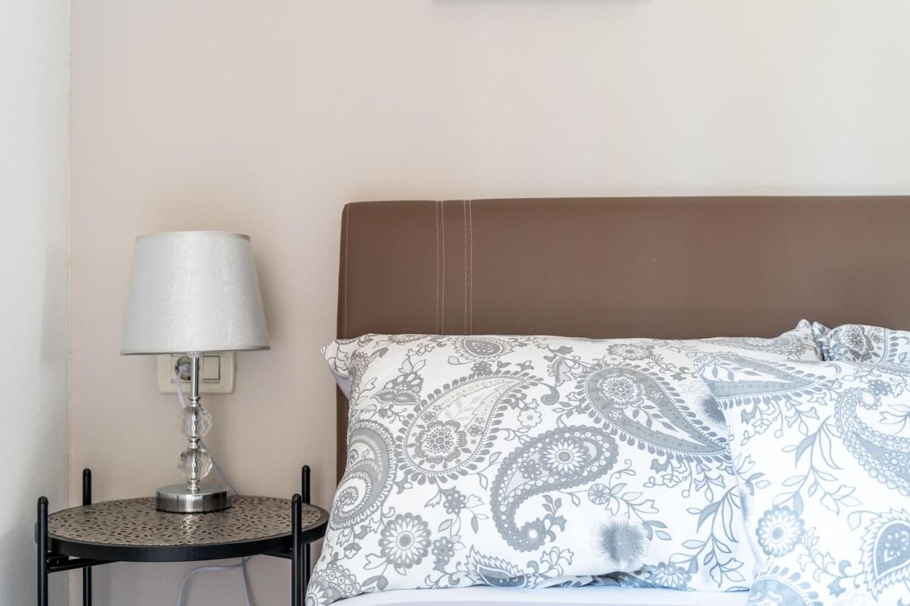 Iris Apartment *
