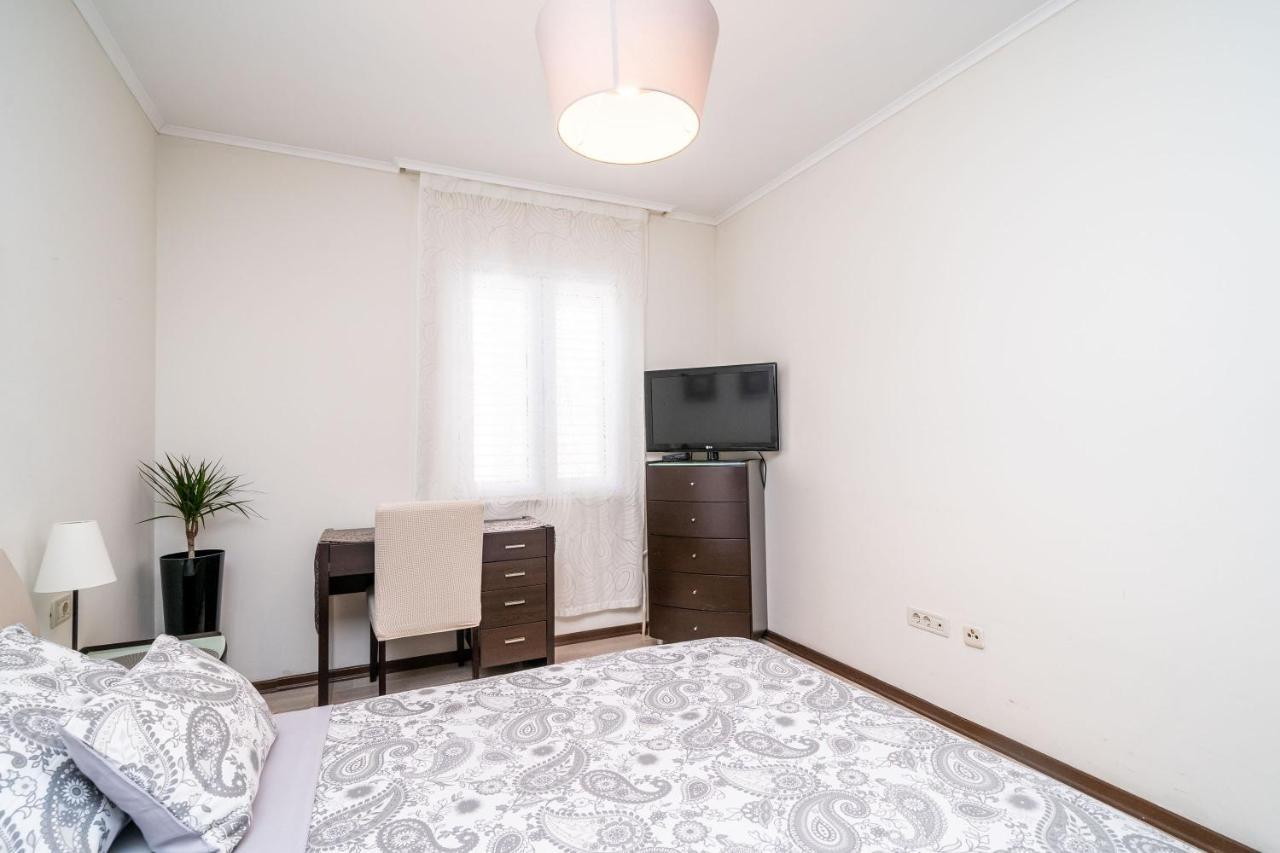 Iris Apartment *