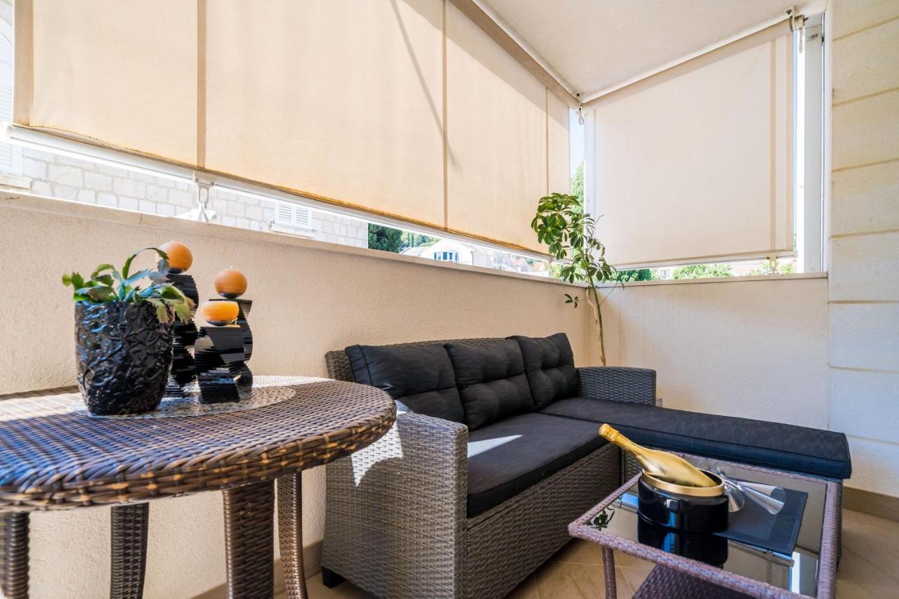 Iris Apartment
