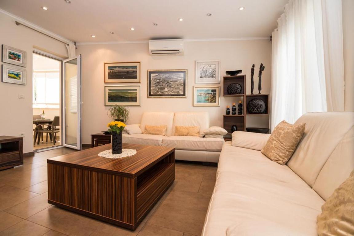 Apartament Iris *